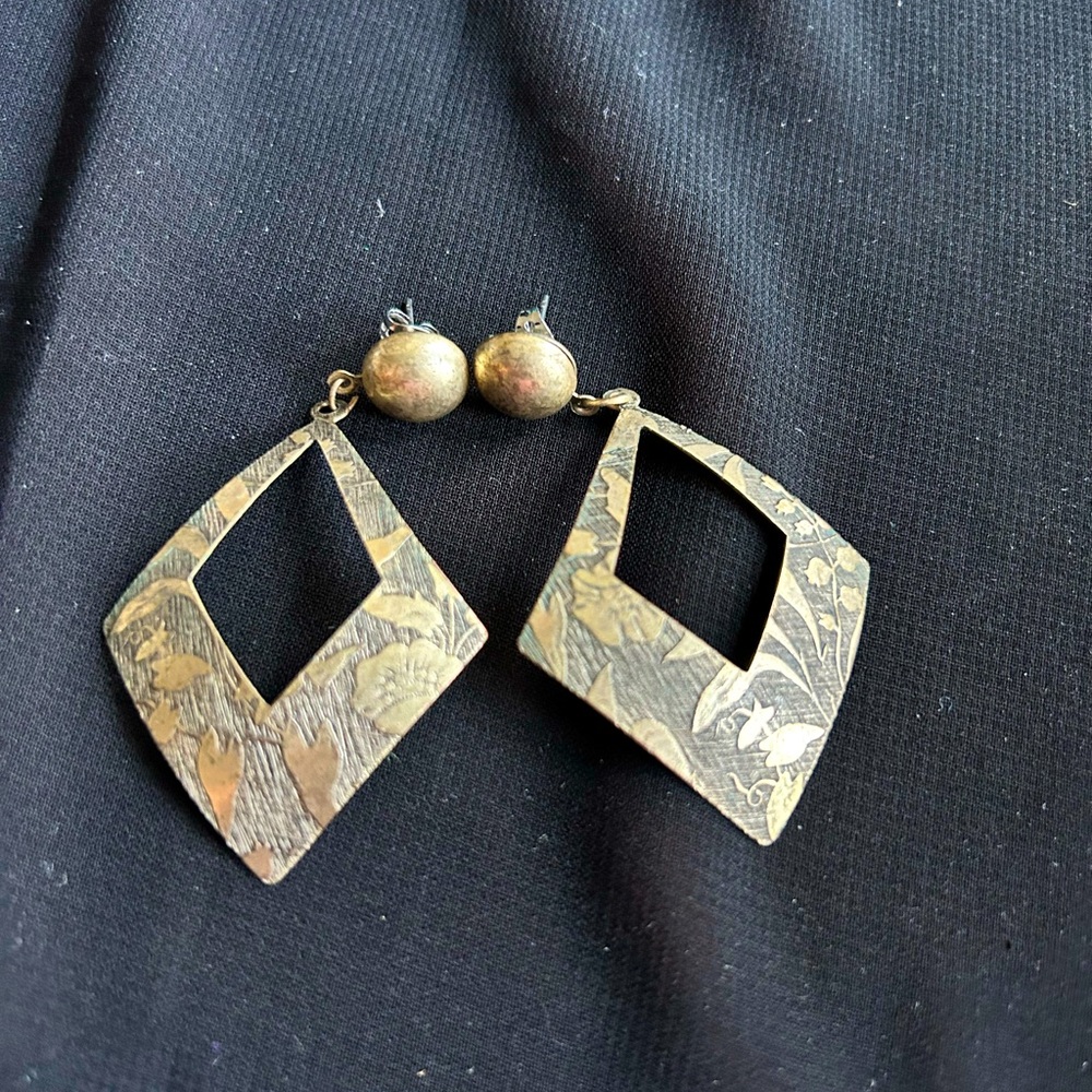 VTG 80s Elegant Gold-Toned post pierced etched Geometric Earrings